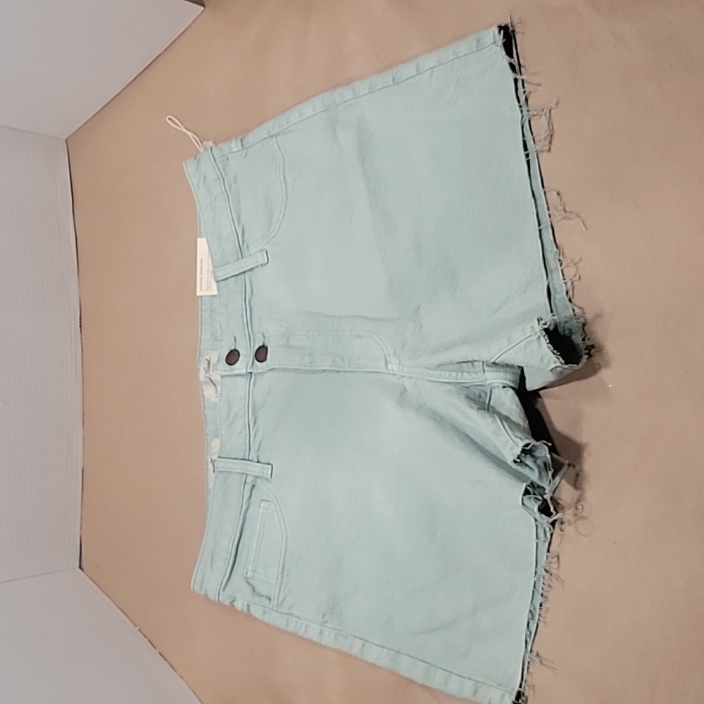 Universal Thread, Size 12 Vintage Midi Shorts. Light Mint Green, NEW with Tags